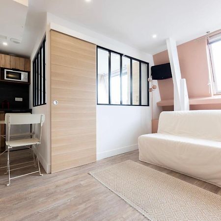 Amazing Apartment Under The Roof In Paris 8Th Eksteriør billede