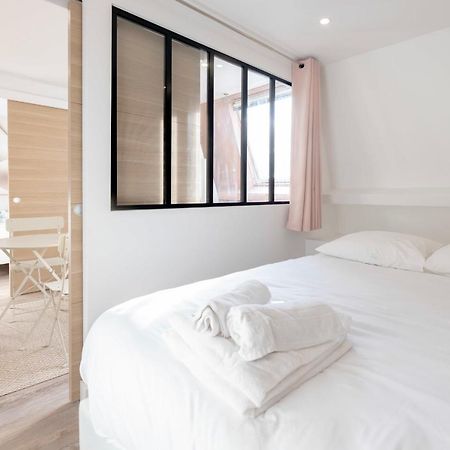 Amazing Apartment Under The Roof In Paris 8Th Eksteriør billede