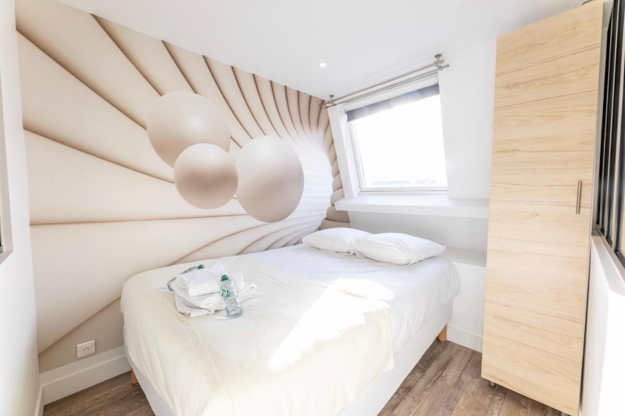 Amazing Apartment Under The Roof In Paris 8Th Eksteriør billede