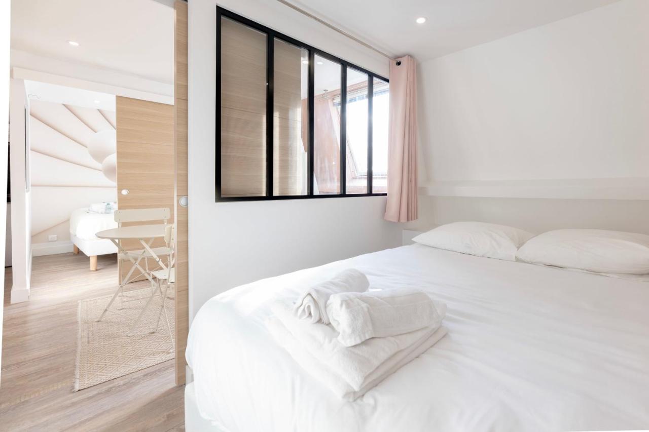 Amazing Apartment Under The Roof In Paris 8Th Eksteriør billede