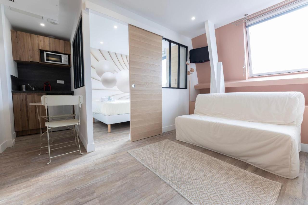 Amazing Apartment Under The Roof In Paris 8Th Eksteriør billede