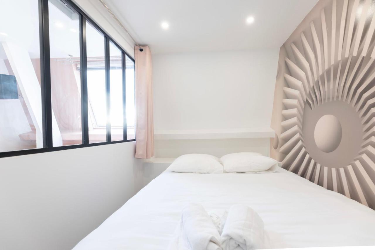 Amazing Apartment Under The Roof In Paris 8Th Eksteriør billede
