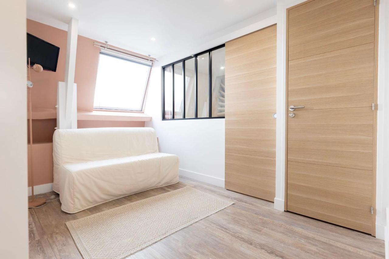 Amazing Apartment Under The Roof In Paris 8Th Eksteriør billede