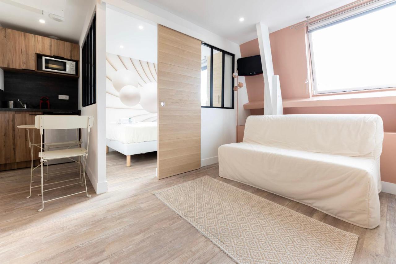 Amazing Apartment Under The Roof In Paris 8Th Eksteriør billede